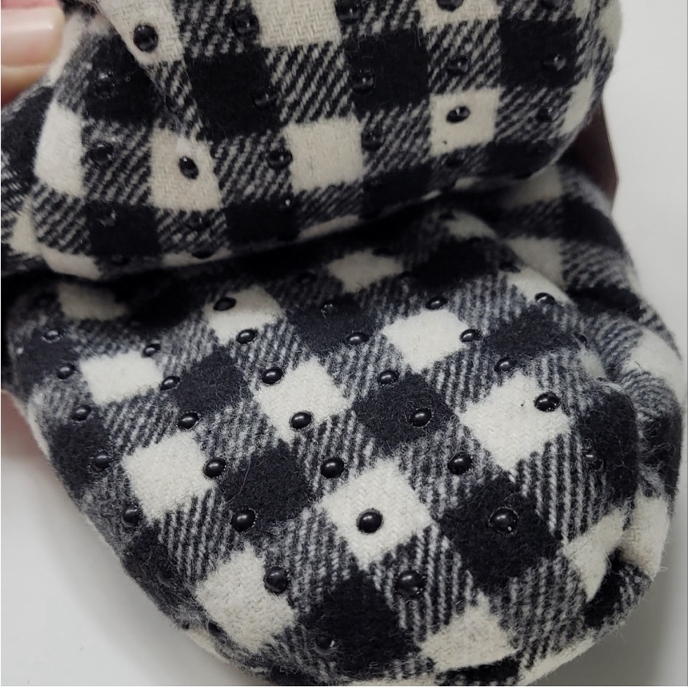 Wondershop Buffalo Check Sherpa Lined Pull On Unisex Slippers with Grippers NEW! - Picture 2 of 7